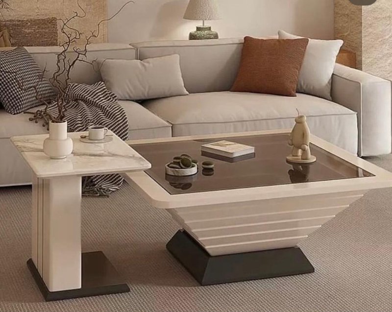 Center table pyramid