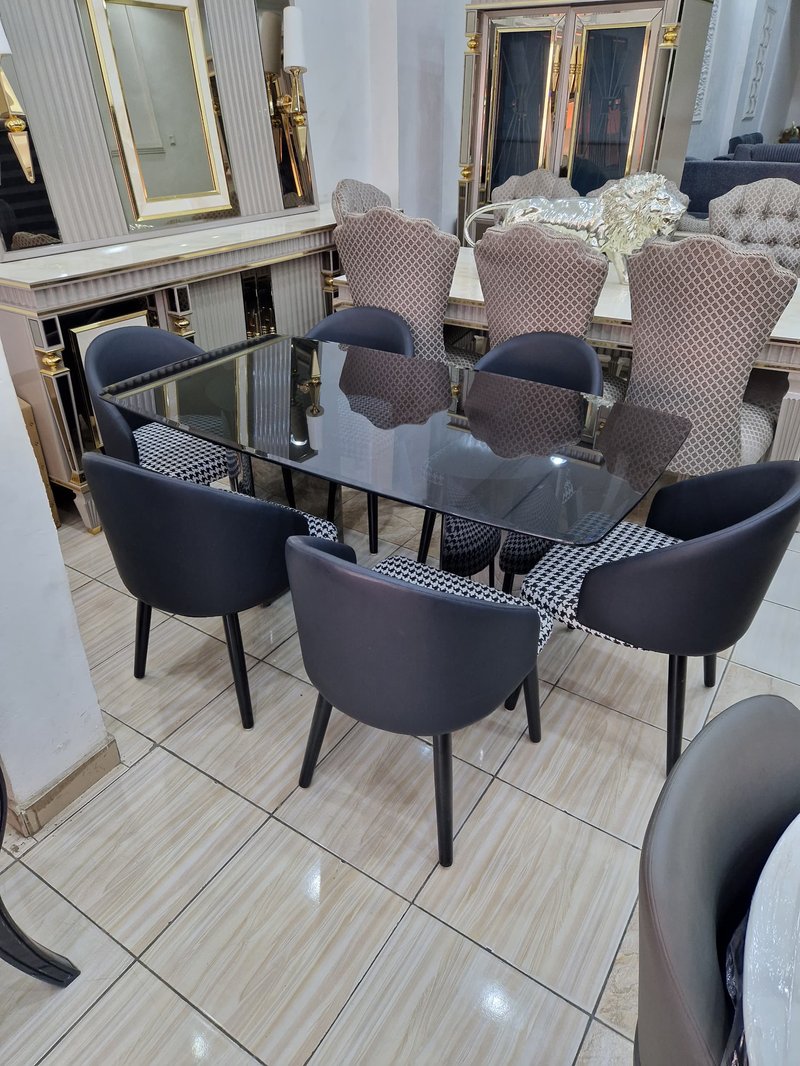 Modern Elegant Dining Table for Comfortable Daily Use and Stylish Dining Spaces