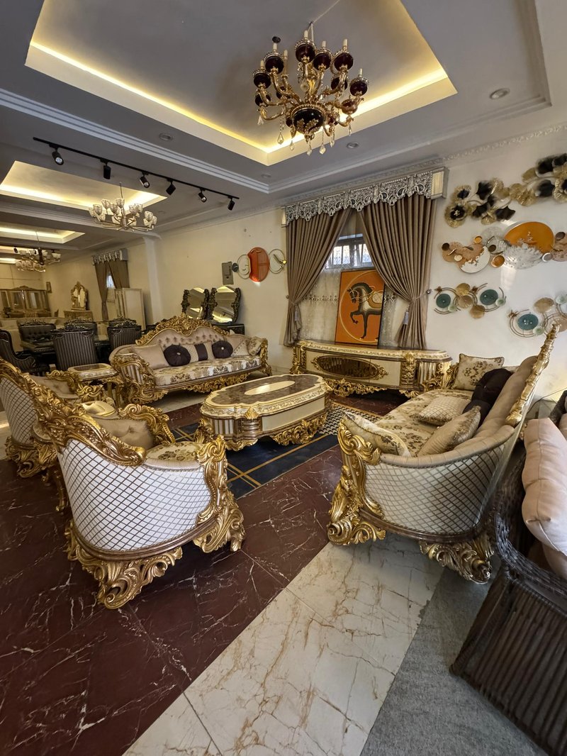 The Royal Empire Grand Living Set - Image 1