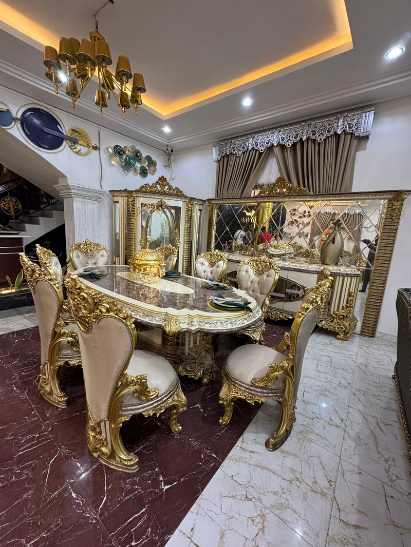 The Royal Empire Grand Living Set - Image 1