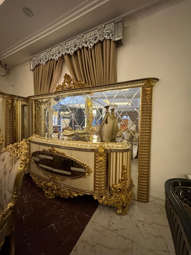 The Royal Empire Grand Living Set - Image 1